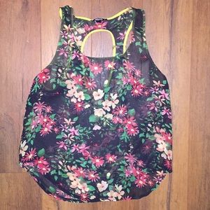 Floral tank top 🍦
